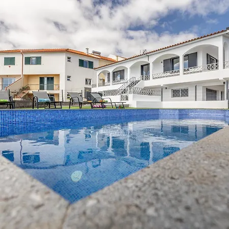 Maylily Seascape Willa Santa Cruz (Madeira)