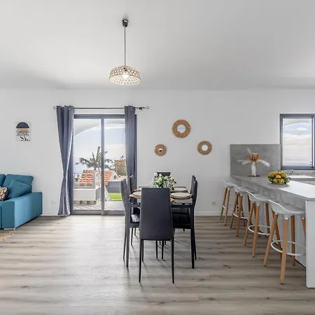 Maylily Seascape * Santa Cruz (Madeira)