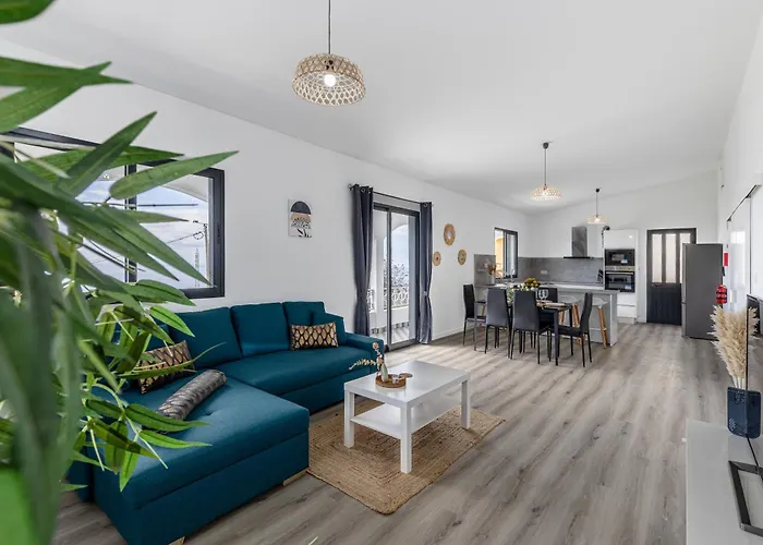 Maylily Seascape Santa Cruz (Madeira)