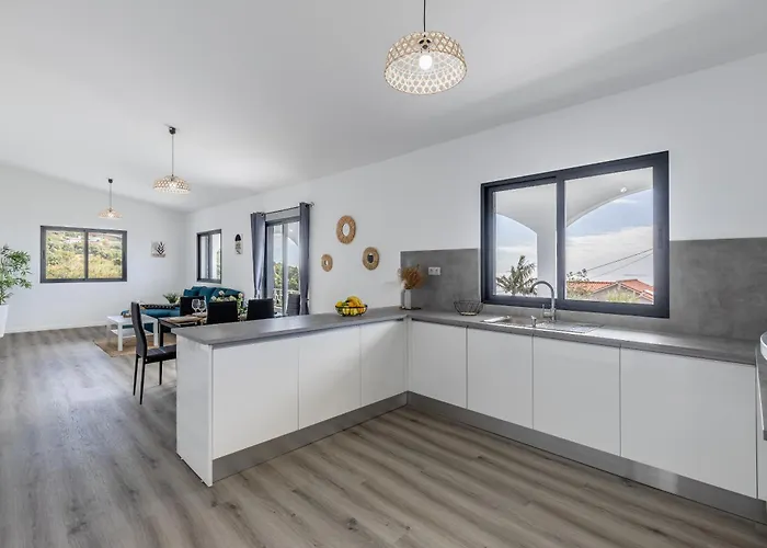 Maylily Seascape סנטה קרוז