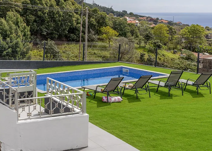 Maylily Seascape Villa *